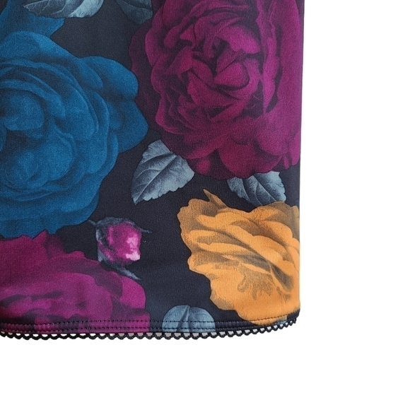 Nike One Icon Clash Dark Floral Tight Shorts, Size XS - Picture 7 of 13